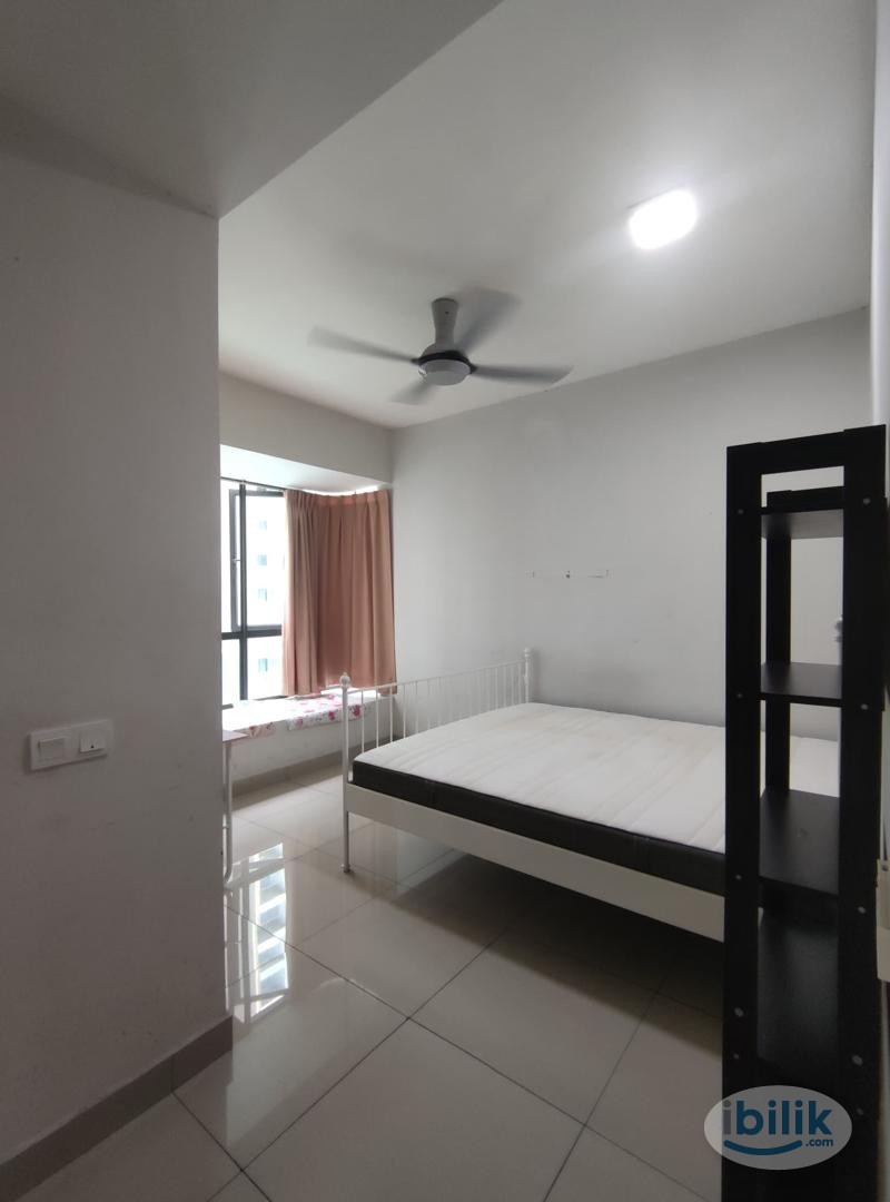 Master Room at Univ 360 Place, Seri Kembangan - Image 1