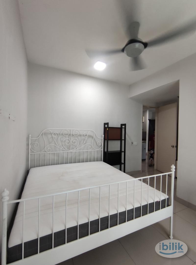 Middle Room at Univ 360 Place, Seri Kembangan - Image 2