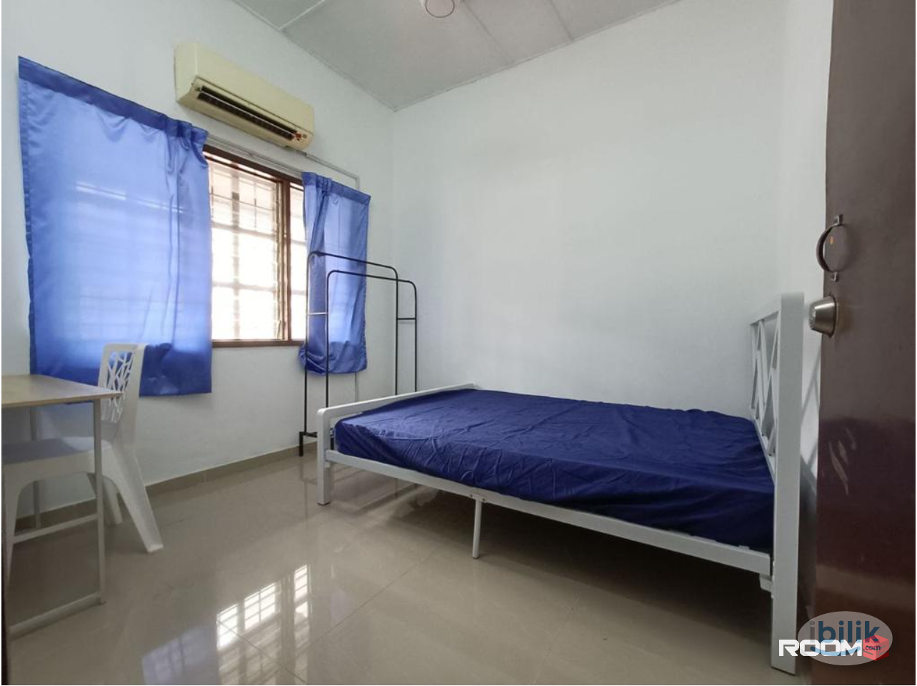 ✨ Cozy Medium Room with Aircond + Window 🏡 3 Min Walk to USJ LRT - Image 1
