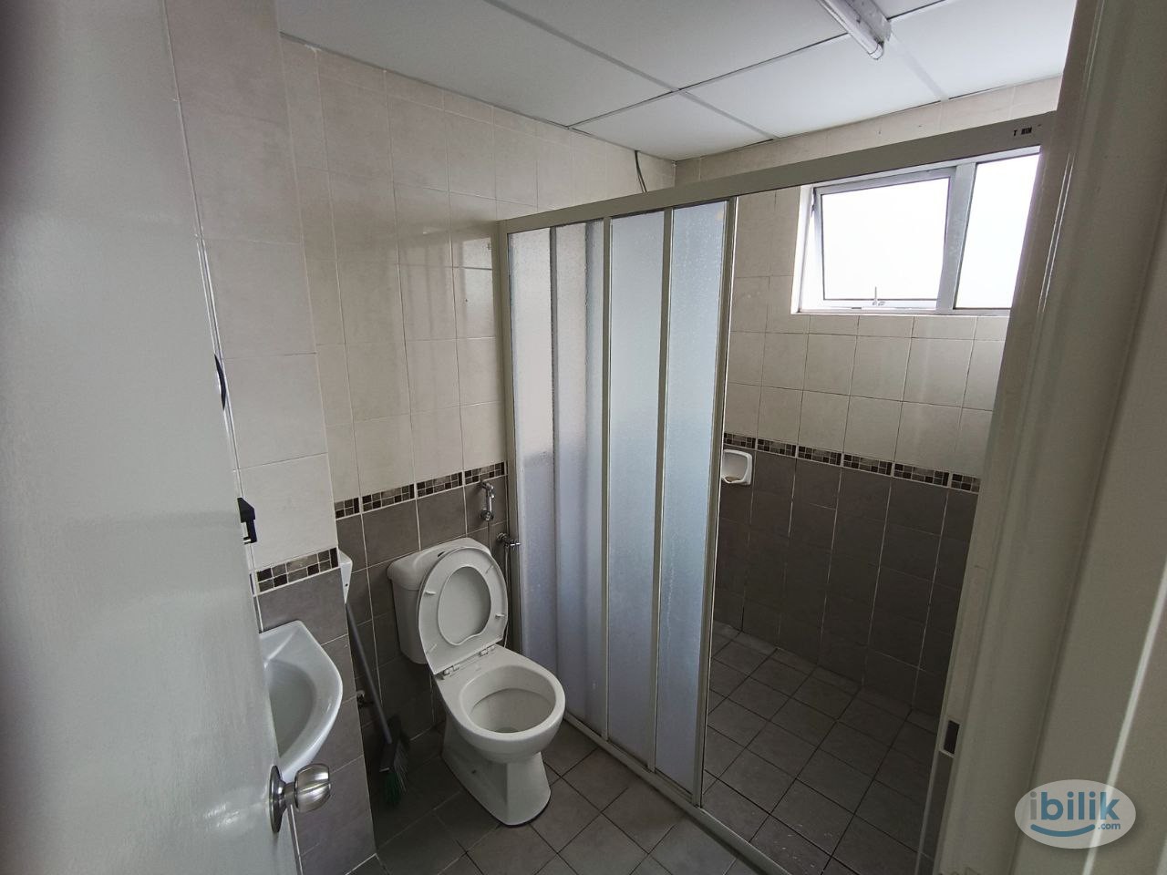 Walking Distance to Selayang Hosipital, Private Room - Image 2