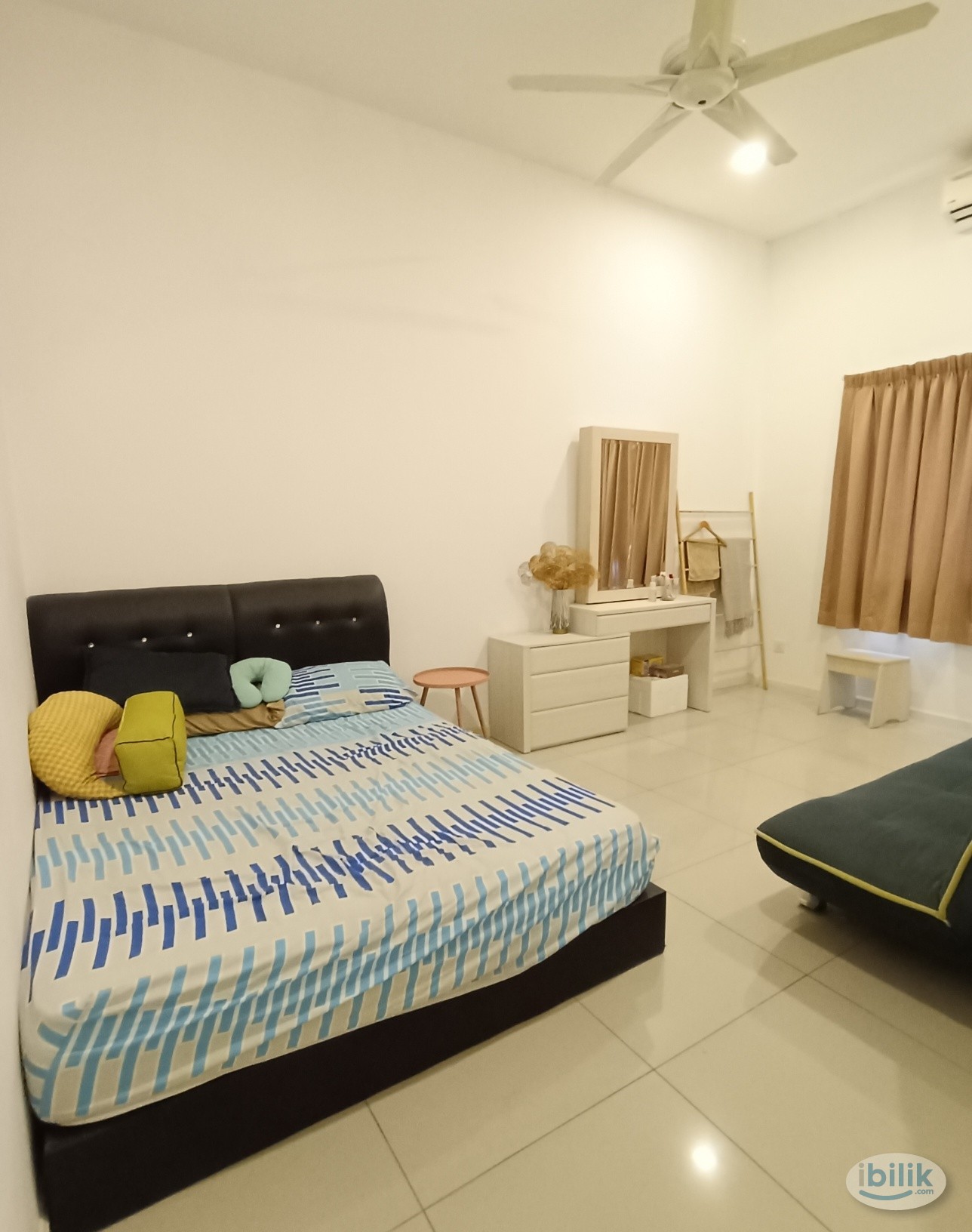 Middle Room at Ambang Botanic 2, Klang - Image 1