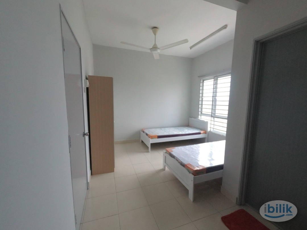 Bilik Air Tak Kongsi | sharing | girl muslim | Master Room at Symphony Heights, Selayang | fully furnised - Image 1