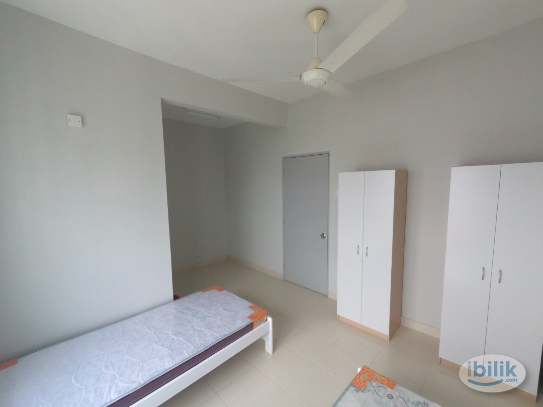 Bilik Air Tak Kongsi | sharing | girl muslim | Master Room at Symphony Heights, Selayang | fully furnised - Image 2