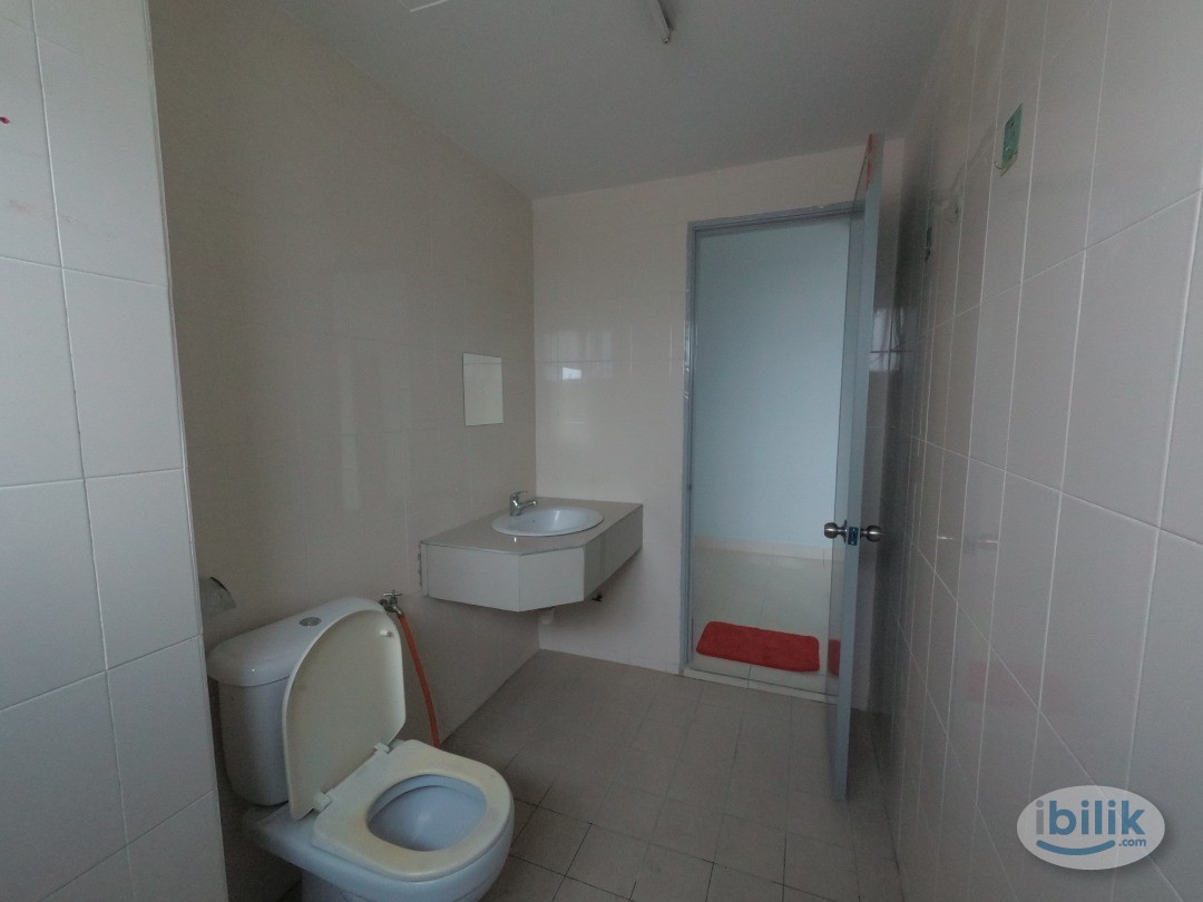 Bilik Air Tak Kongsi | sharing | girl muslim | Master Room at Symphony Heights, Selayang | fully furnised - Image 3