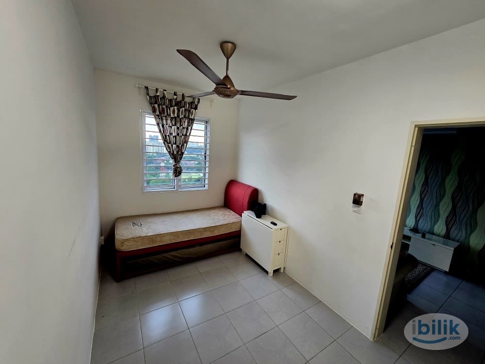 Middle Room at Residensi Razakmas - Image 1