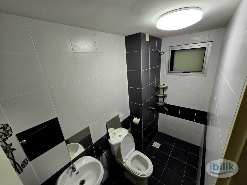 Middle Room at Residensi Razakmas - Image 3