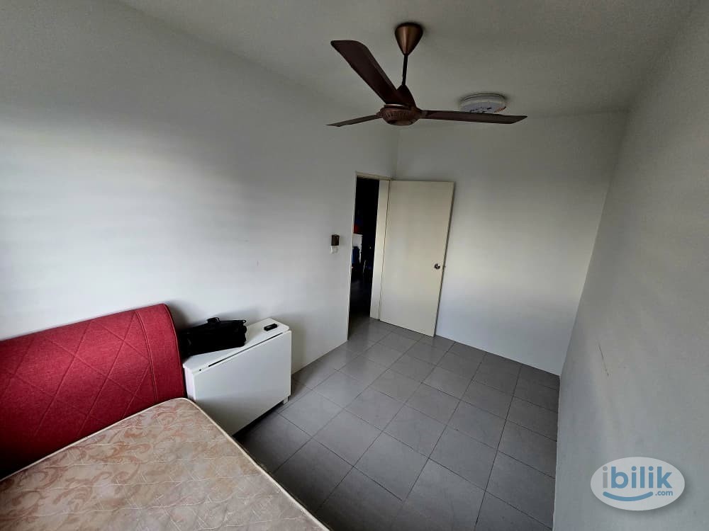 Middle Room at Residensi Razakmas - Image 4