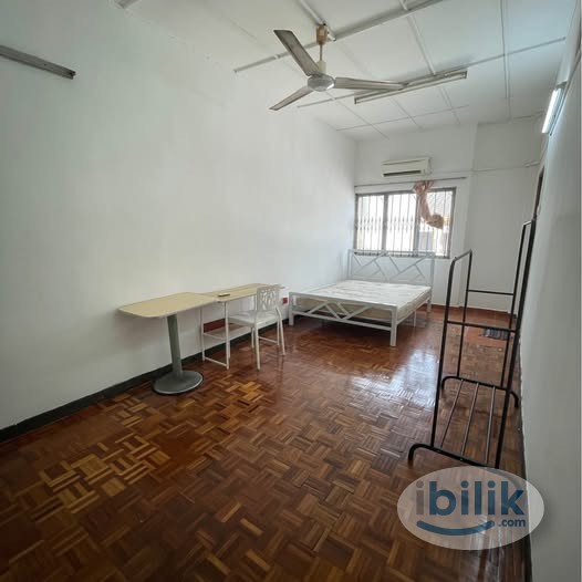 🌼SO SPACIOUS SS2 MIDDLE ROOM FOR RENT🤗 🔥MOVE IN IMMEDIATELY🌈TRUSTED AGENT🌈 - Image 1