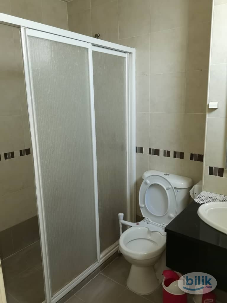 Master Room at 1 SKY Condo, Bayan Baru - Image 2
