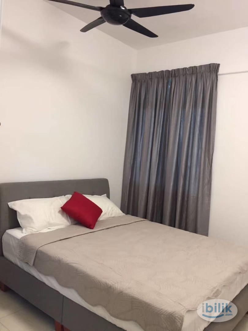 Master Room at 1 SKY Condo, Bayan Baru - Image 4