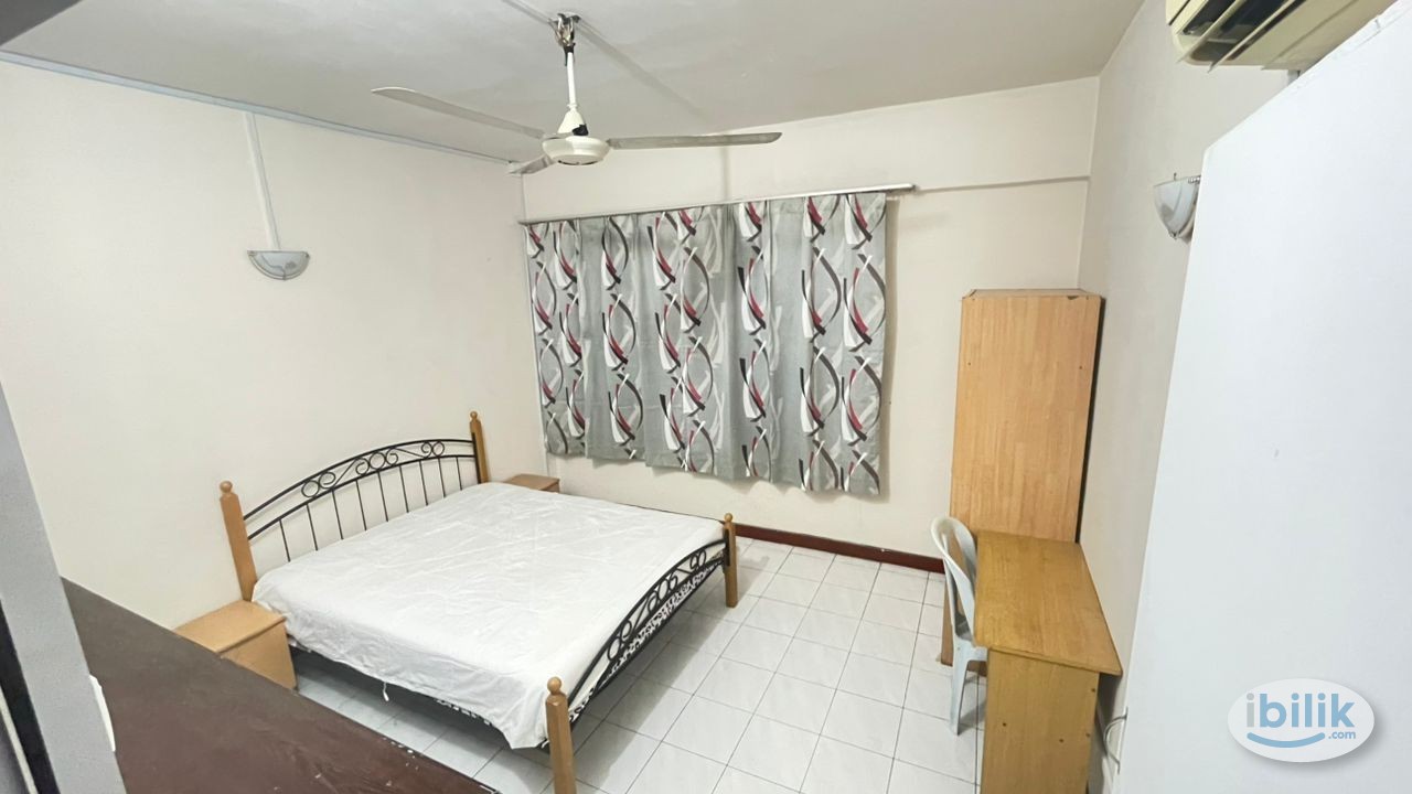 Large window Middle Room at Bistari Condominium, Putra - Image 5