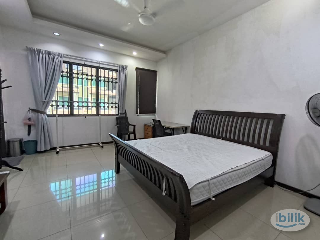 Master Room at Southbay Residence, Batu Maung - Image 1