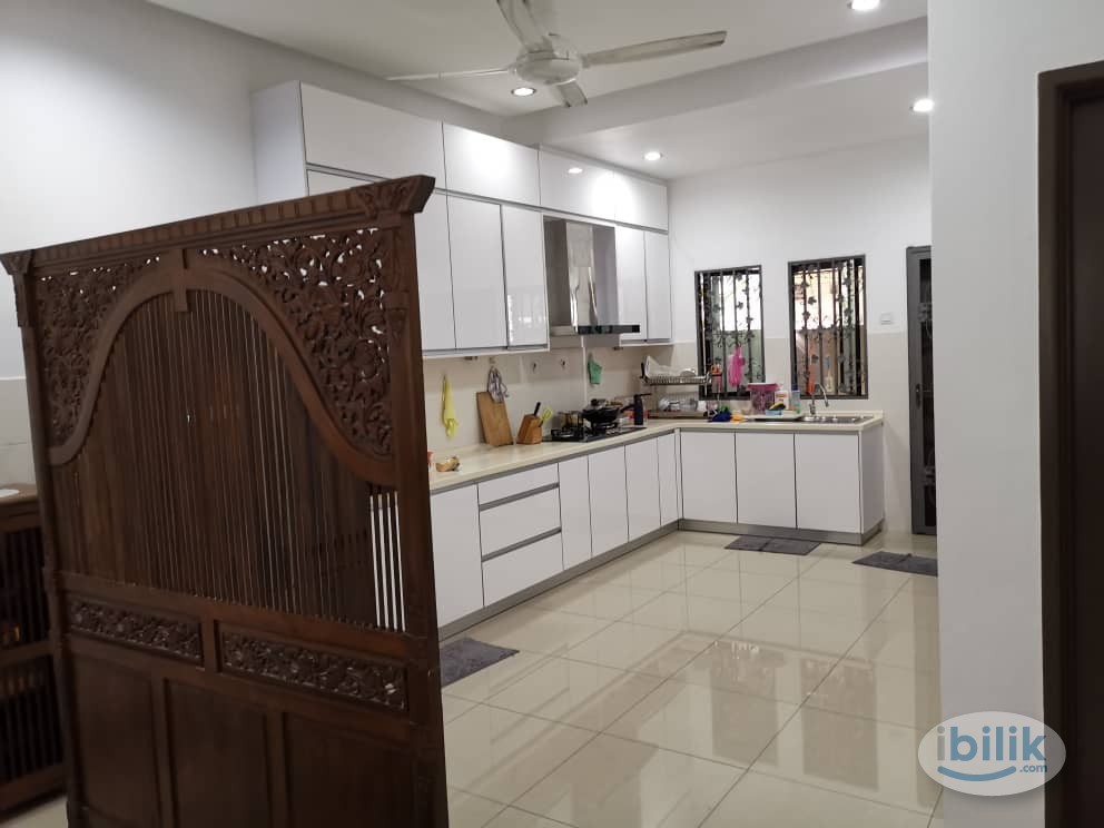 Master Room at Southbay Residence, Batu Maung - Image 2