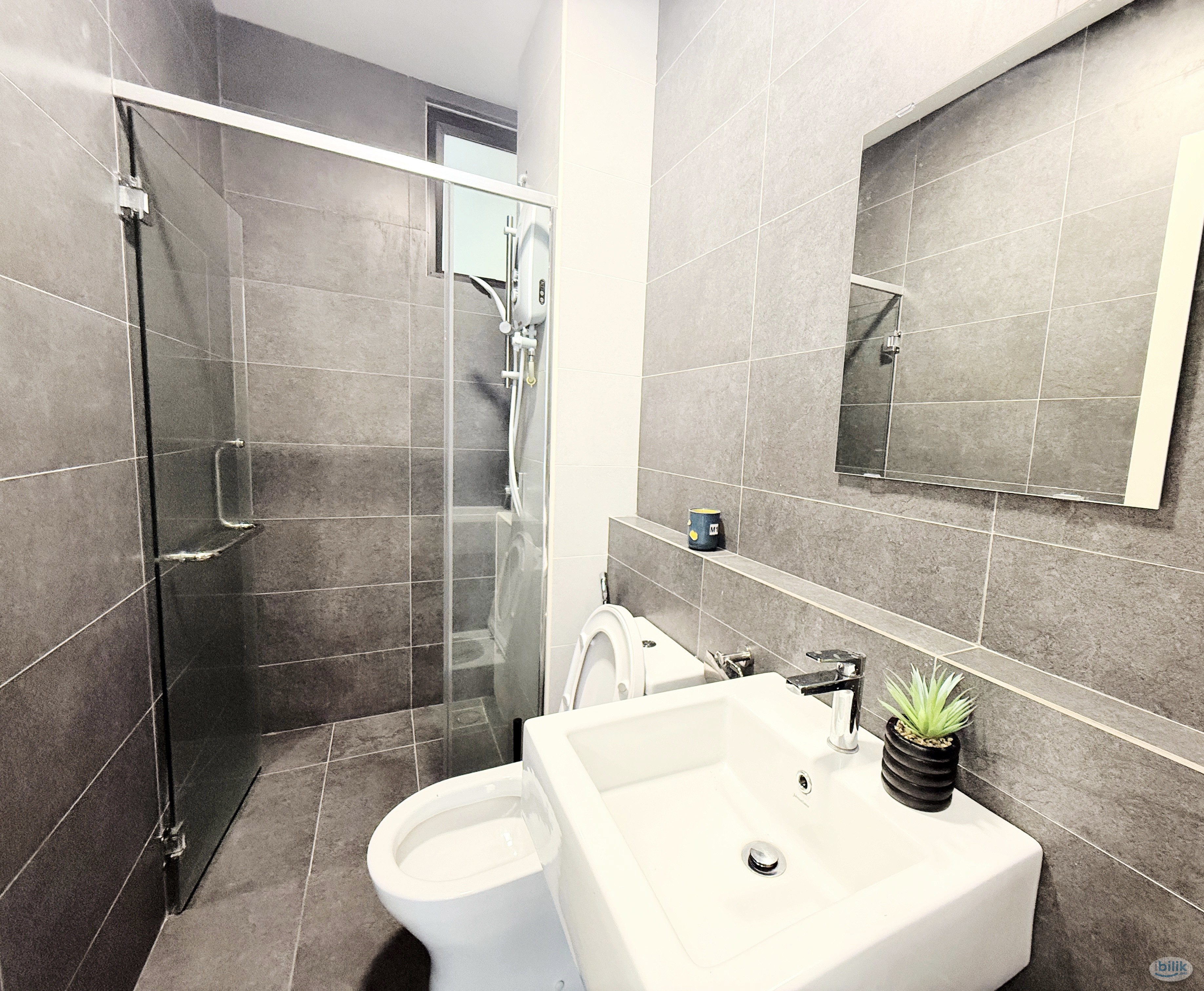 Neu Suites Single Room 🚗 5min Great Eastern Mall, 🚶‍♂️ 10min to Gleneagles Hospital 💉🏥 - Image 2