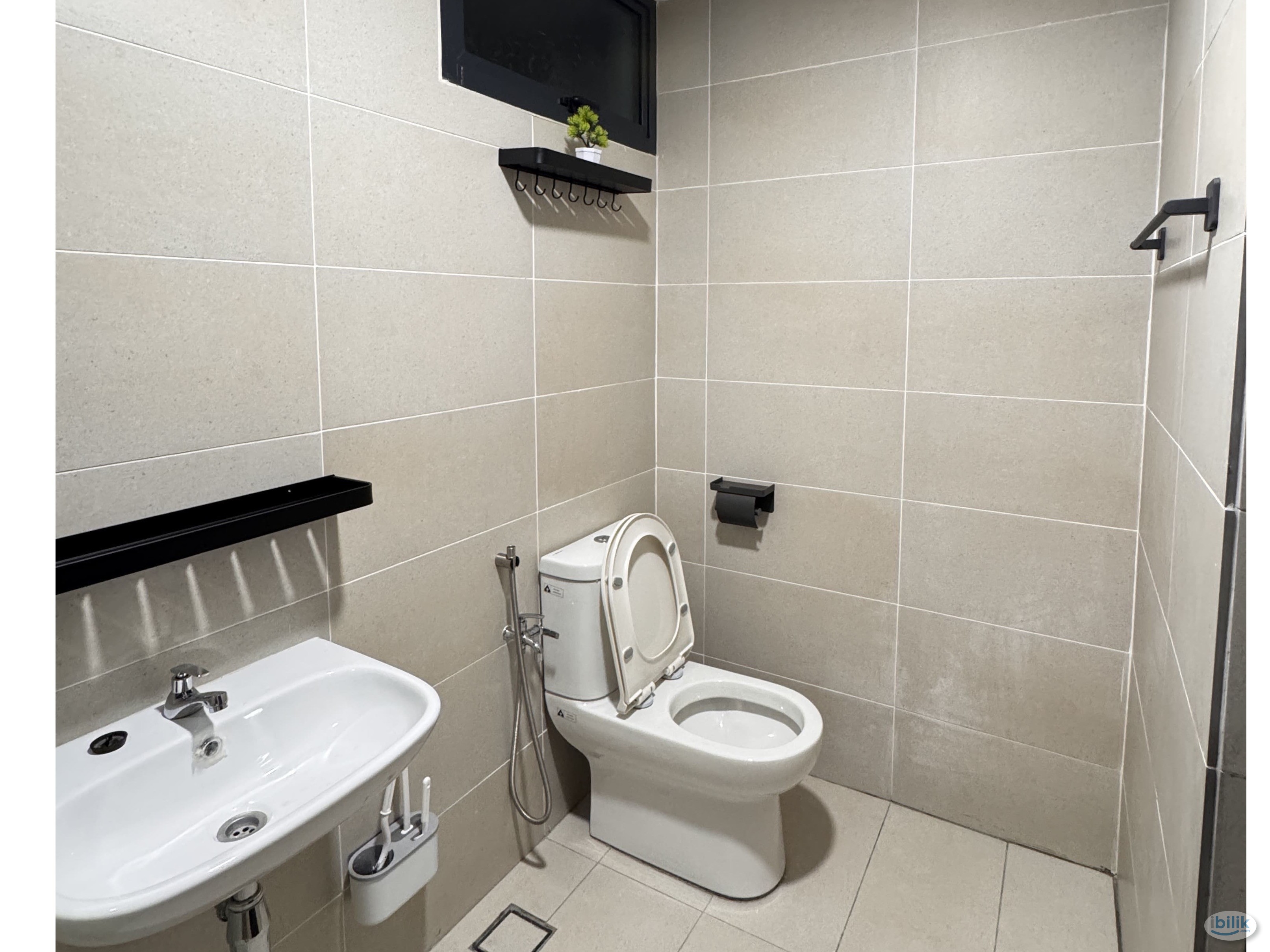 Batu Kawan, Penang Middle Room  - Image 5