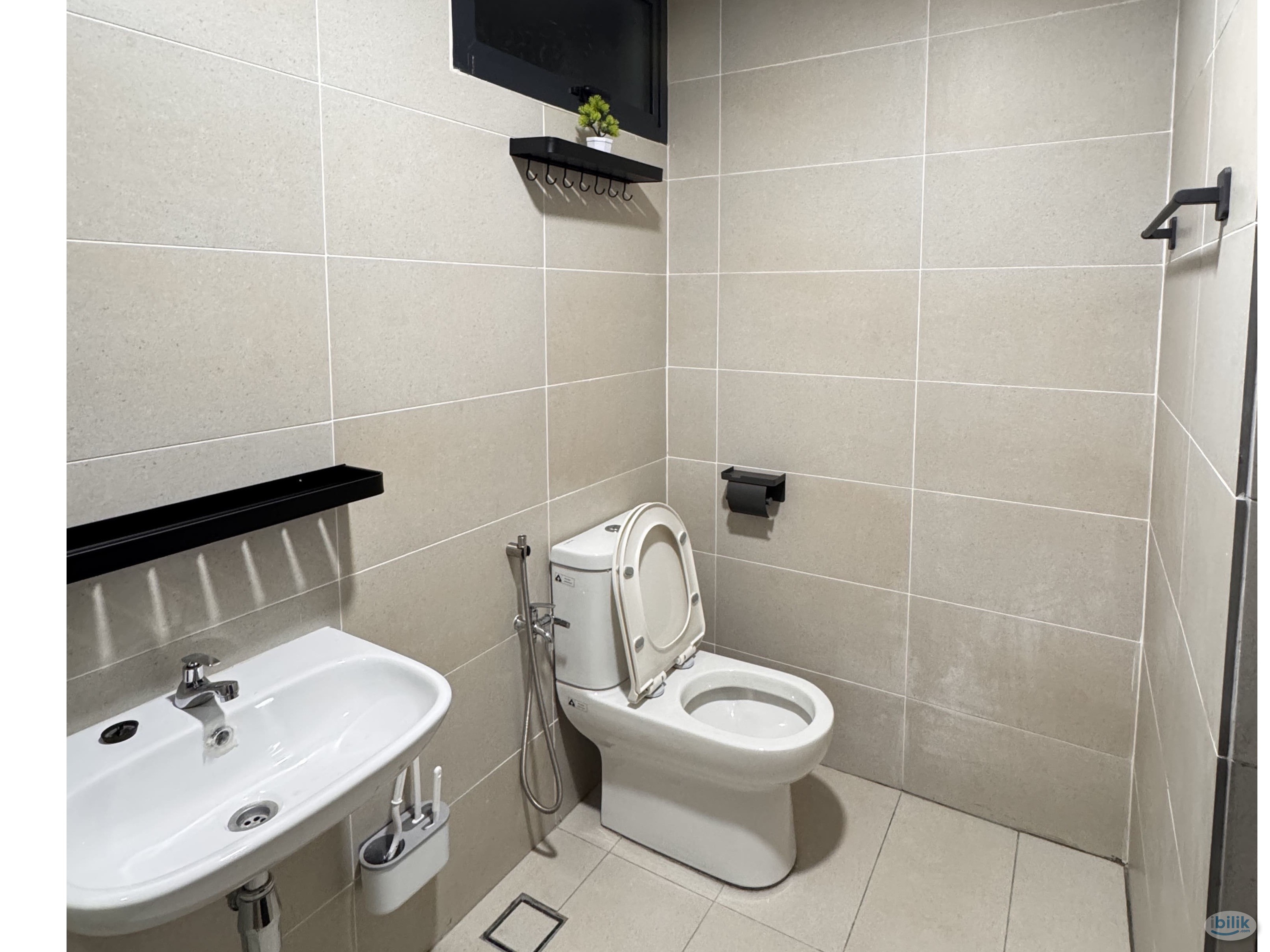 Batu Kawan, Penang Middle Room  - Image 3