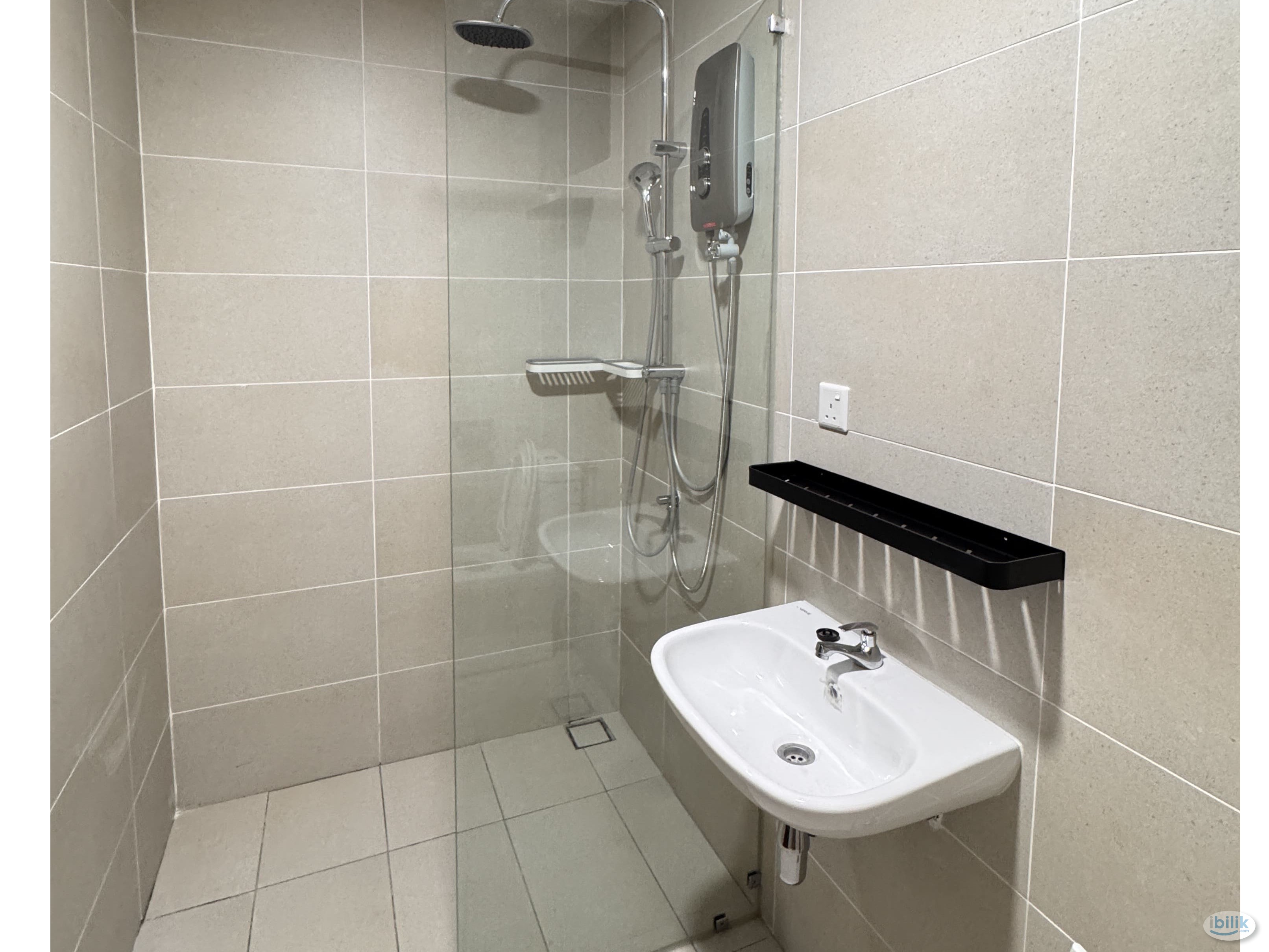 Batu Kawan, Penang Middle Room  - Image 4