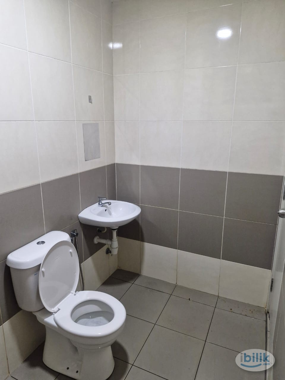 Single Aircond Room at Saville @ D'Lake, Puchong - Image 3