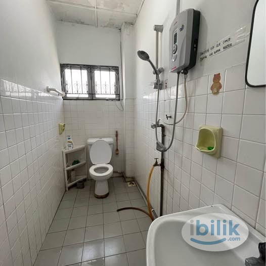 🙎🏽‍♀️FEMALE UNIT SPACIOUS MIDDLE ROOM FOR RENT AT SS2🤗 🔥MOVE IN IMMEDIATELY🌈TRUSTED AGENT🌈 - Image 4