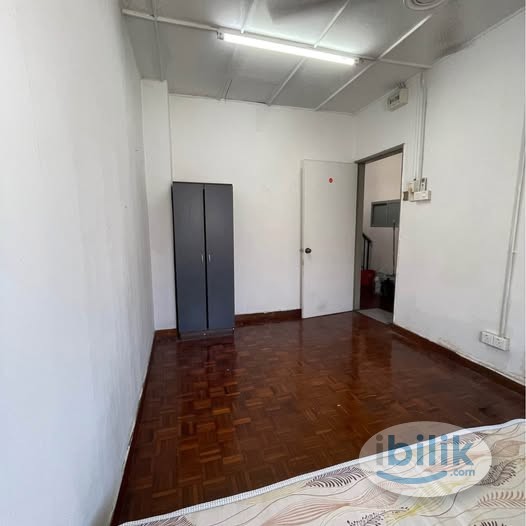 🙎🏽‍♀️FEMALE UNIT SPACIOUS MIDDLE ROOM FOR RENT AT SS2🤗 🔥MOVE IN IMMEDIATELY🌈TRUSTED AGENT🌈 - Image 2