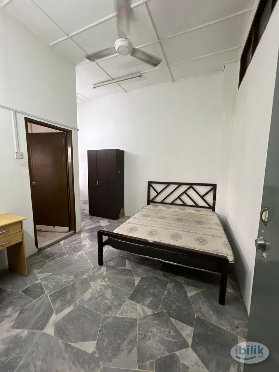 MERDEKA OFFER 📍Middle Room for Rent at SS2, Petaling Jaya - Image 1