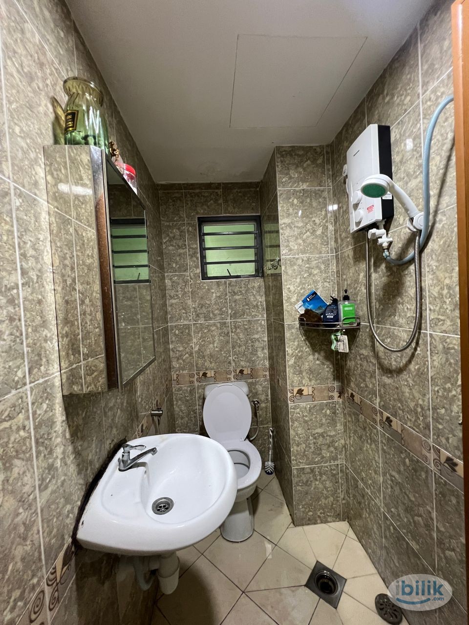Walking distance to MRT Sri Damansara & KTM Kepong Sentral. Room for rent - Image 5