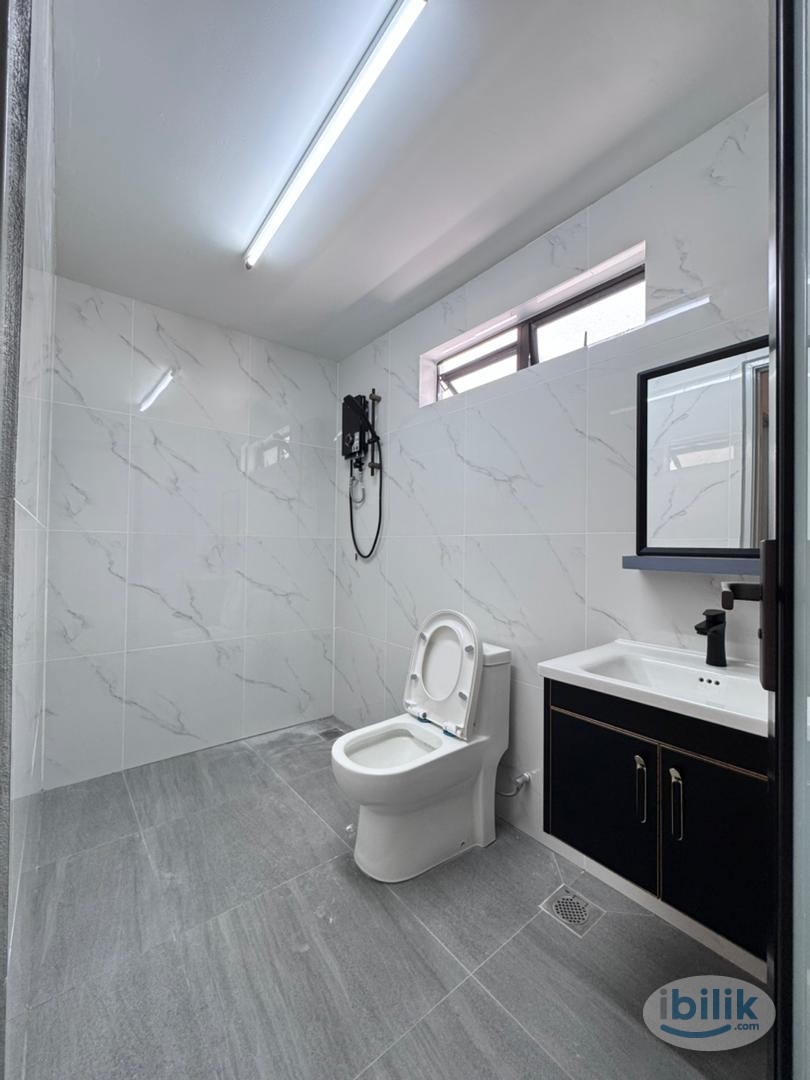 FREE WIFI+UTILITIES, Middle Room at Lakeside Residences, Puchong - Image 5