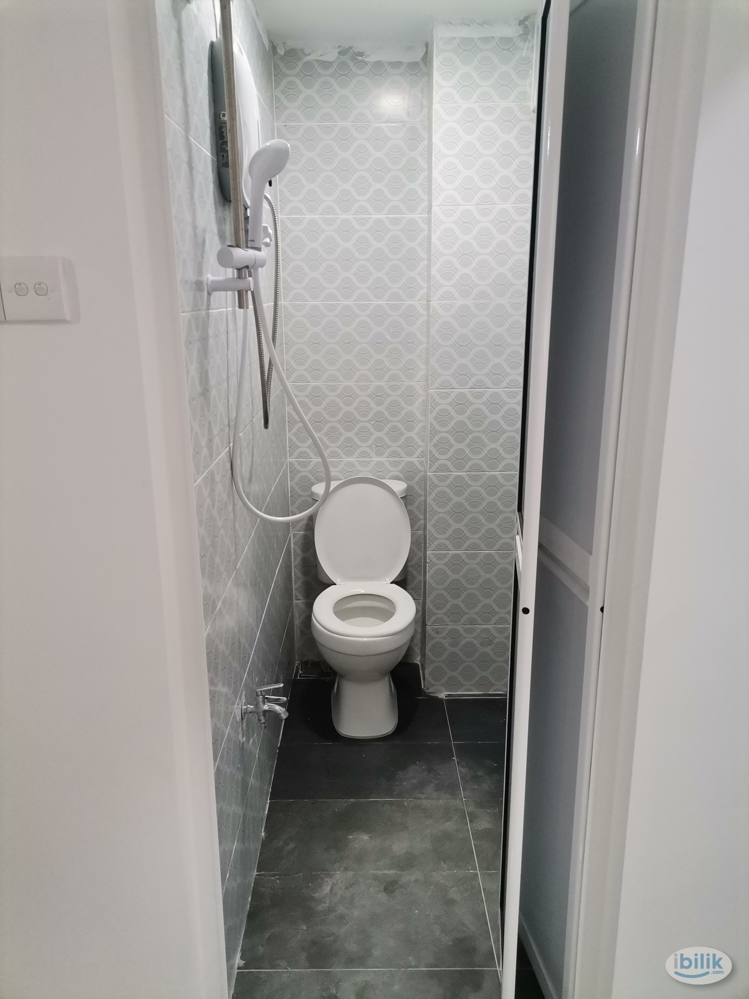 Master Room at Taman Serdang Raya, Seri Kembangan - Image 2