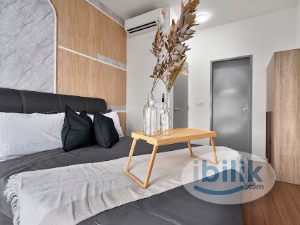 Exclusive Fully furnished Master Room With PRIVATE Bathroom, Walking Distance LRT MRT - Image 1