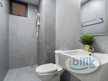 Exclusive Fully furnished Master Room With PRIVATE Bathroom, Walking Distance LRT MRT - Image 4
