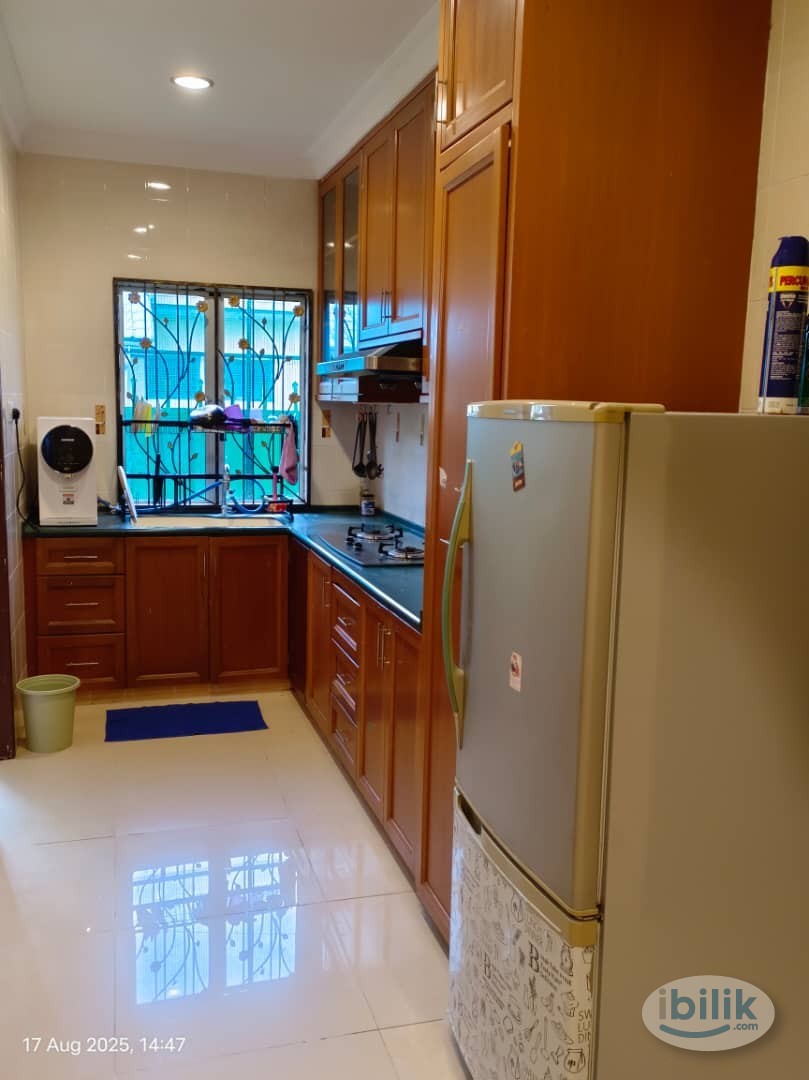 Twin Bed Middle Room at Taman Teluk Villa, Putatan - Image 3