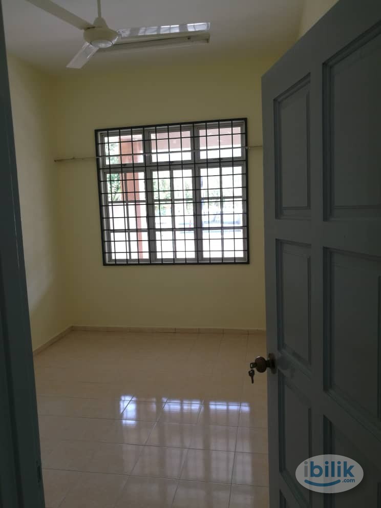 3 bedroom 2 bathroom landed house for rent at Taman Bukit Kristal Seremban - Image 2