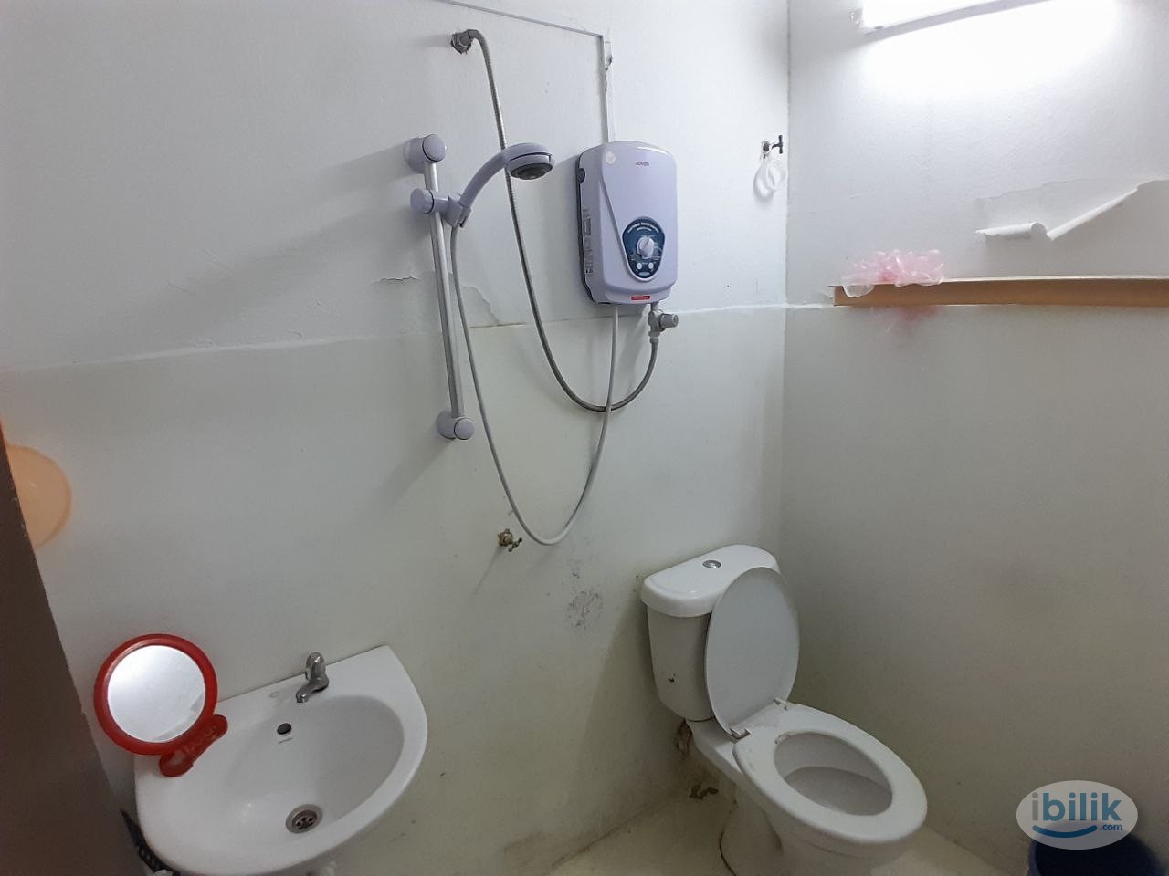 [PJS 10 House] Medium Room with Aircond Rent Near Sunway Pyramid, Sunway Mentari - Image 3