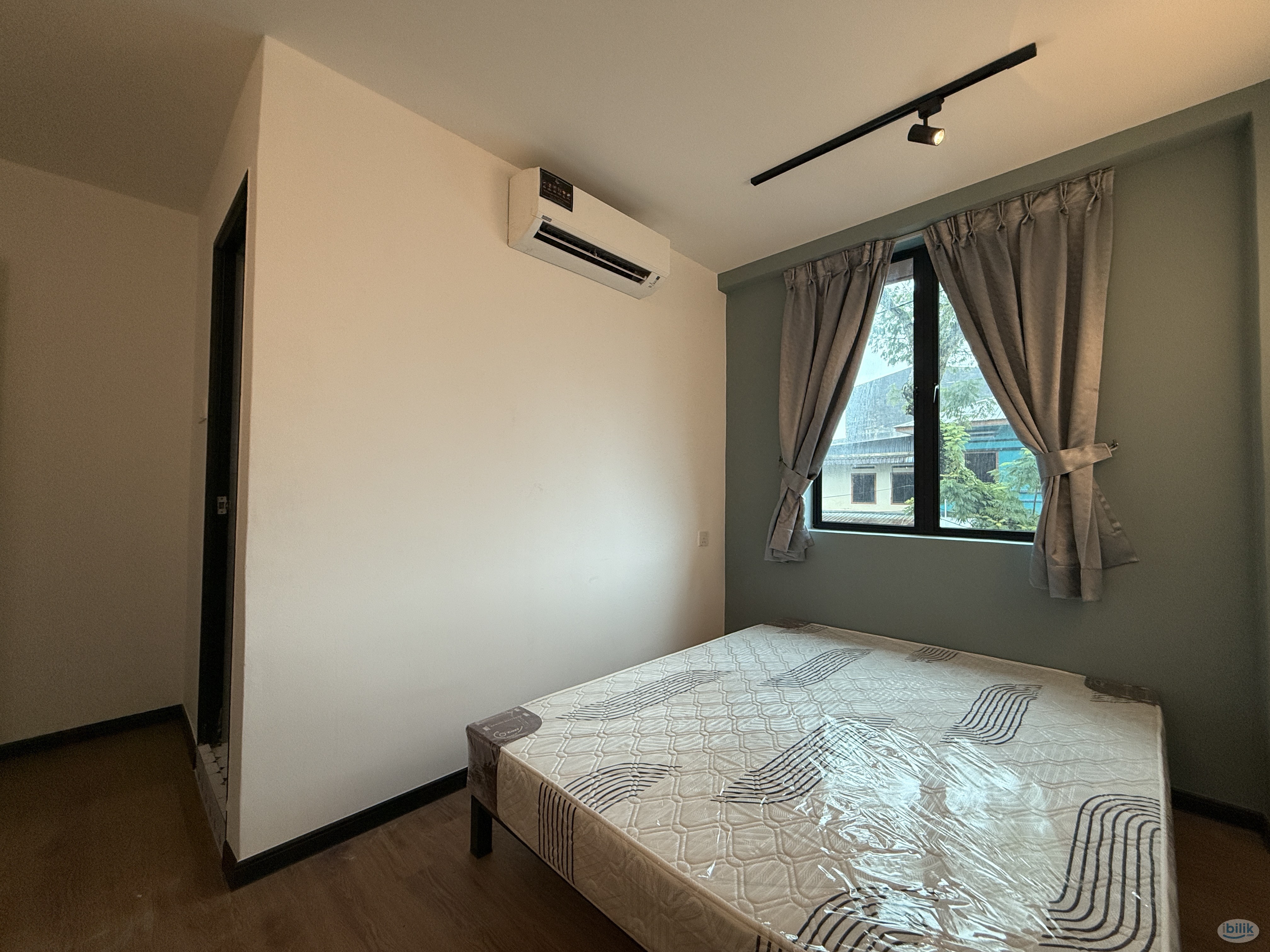 Middle Room At Taiping Town. - Image 3