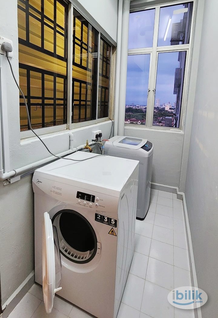 Middle Room at Taman Ara Permai, Batu Berendam - Image 5