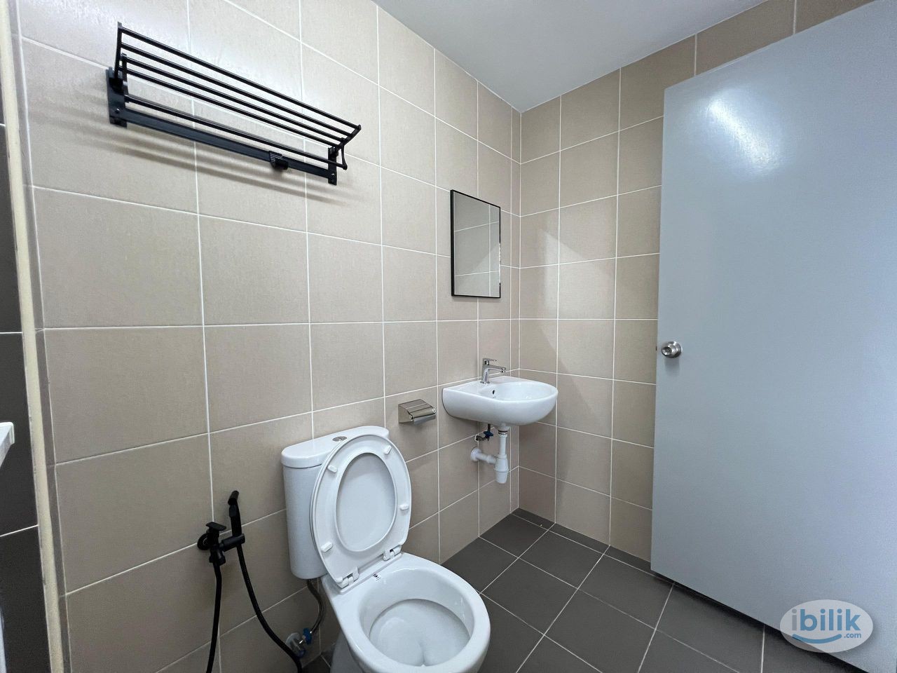 Razak city nice room for rent - Image 1