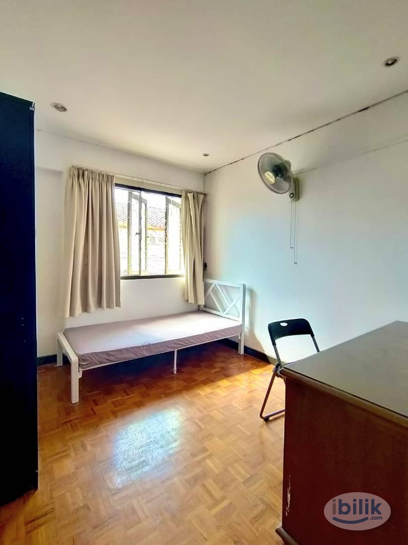 Middle Room at SS2, Petaling Jaya - Image 1