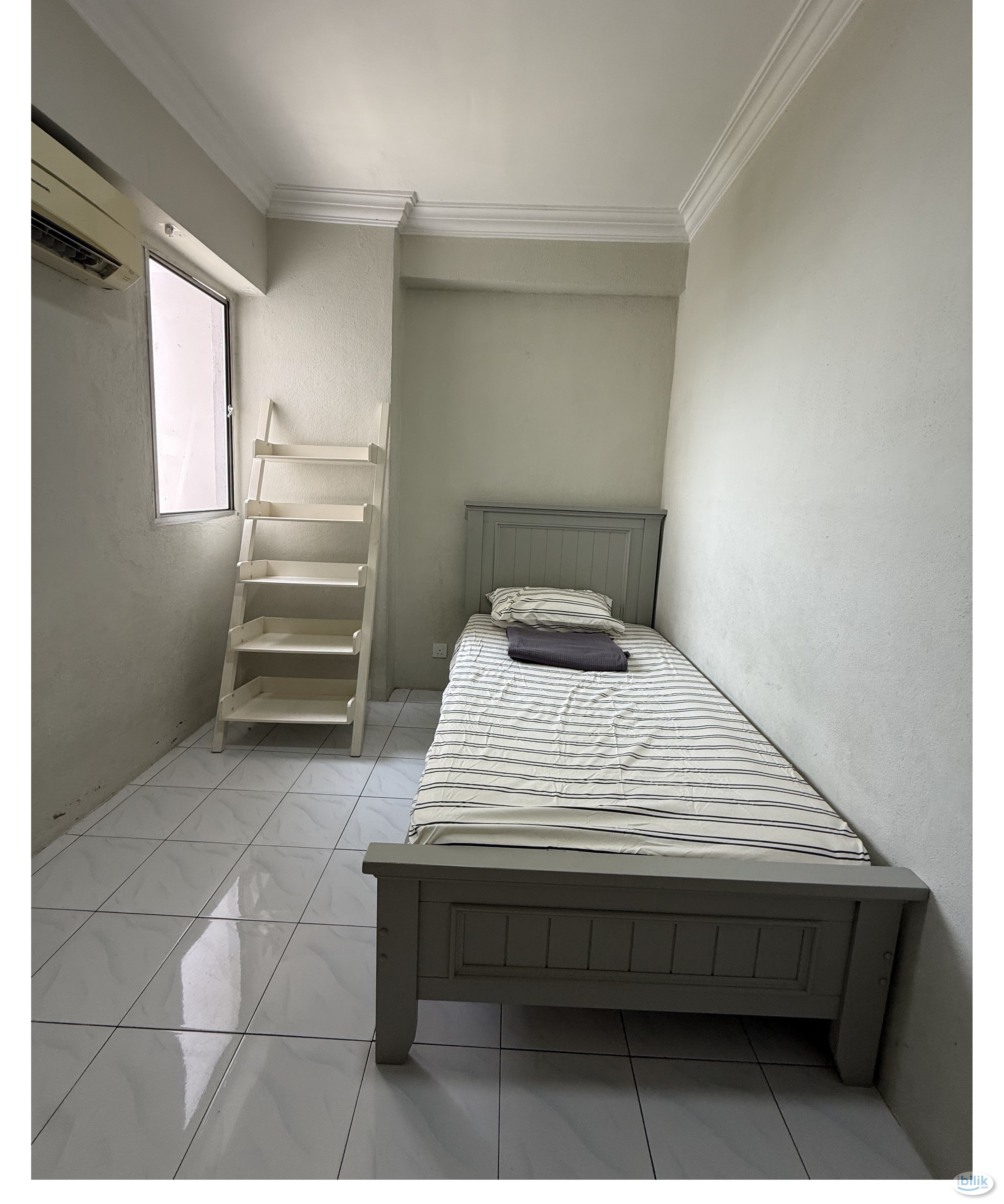 Middle Room at Widuri Apartment, Butterworth - Image 2
