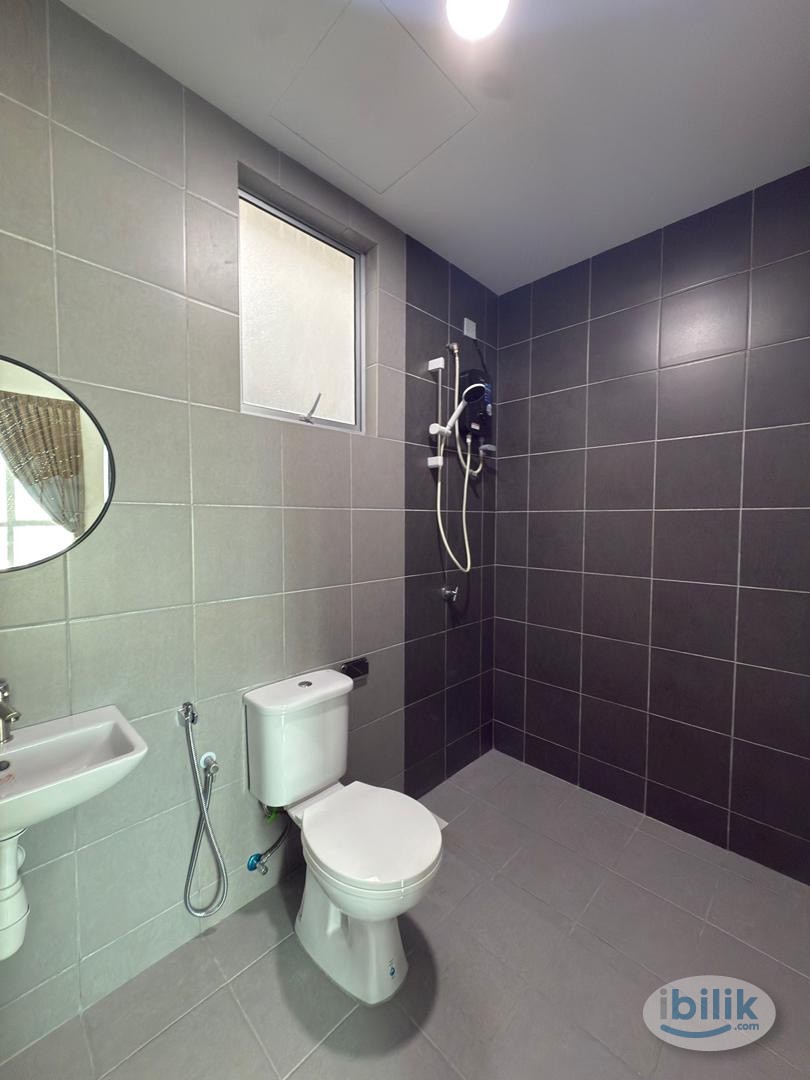 Master Room at Nikka City Sentral Residence, Bandar Sri Permaisuri - Image 4