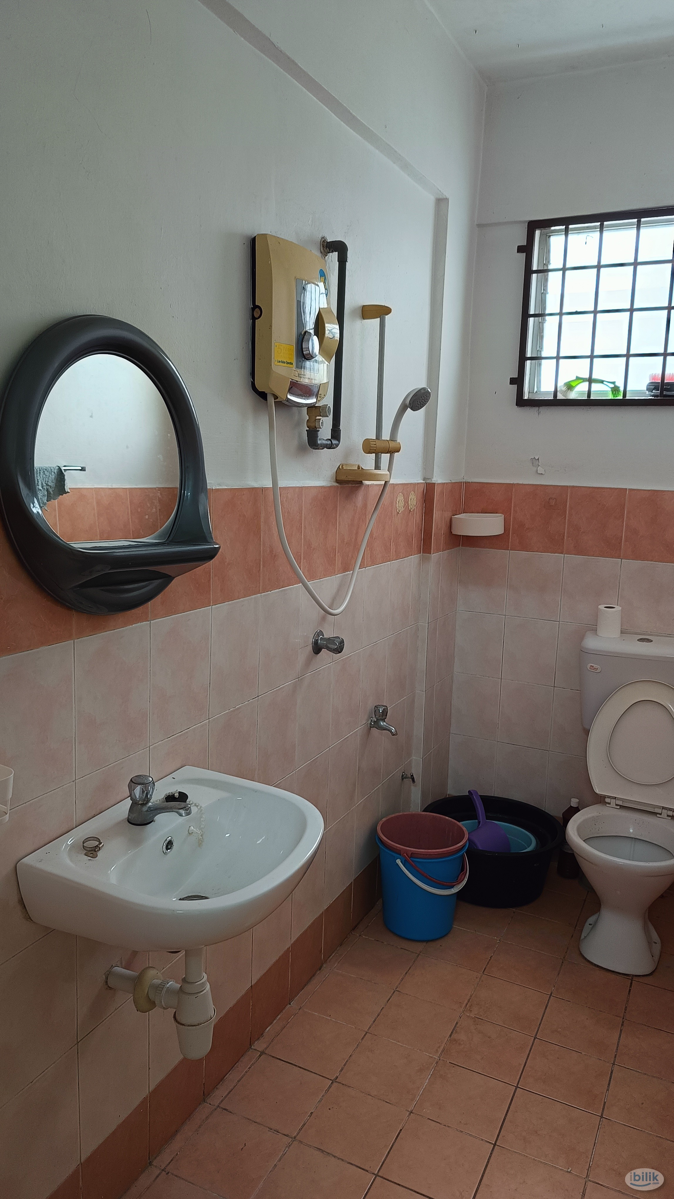 Master Room near UPM Serdang & MRT Station - Image 5