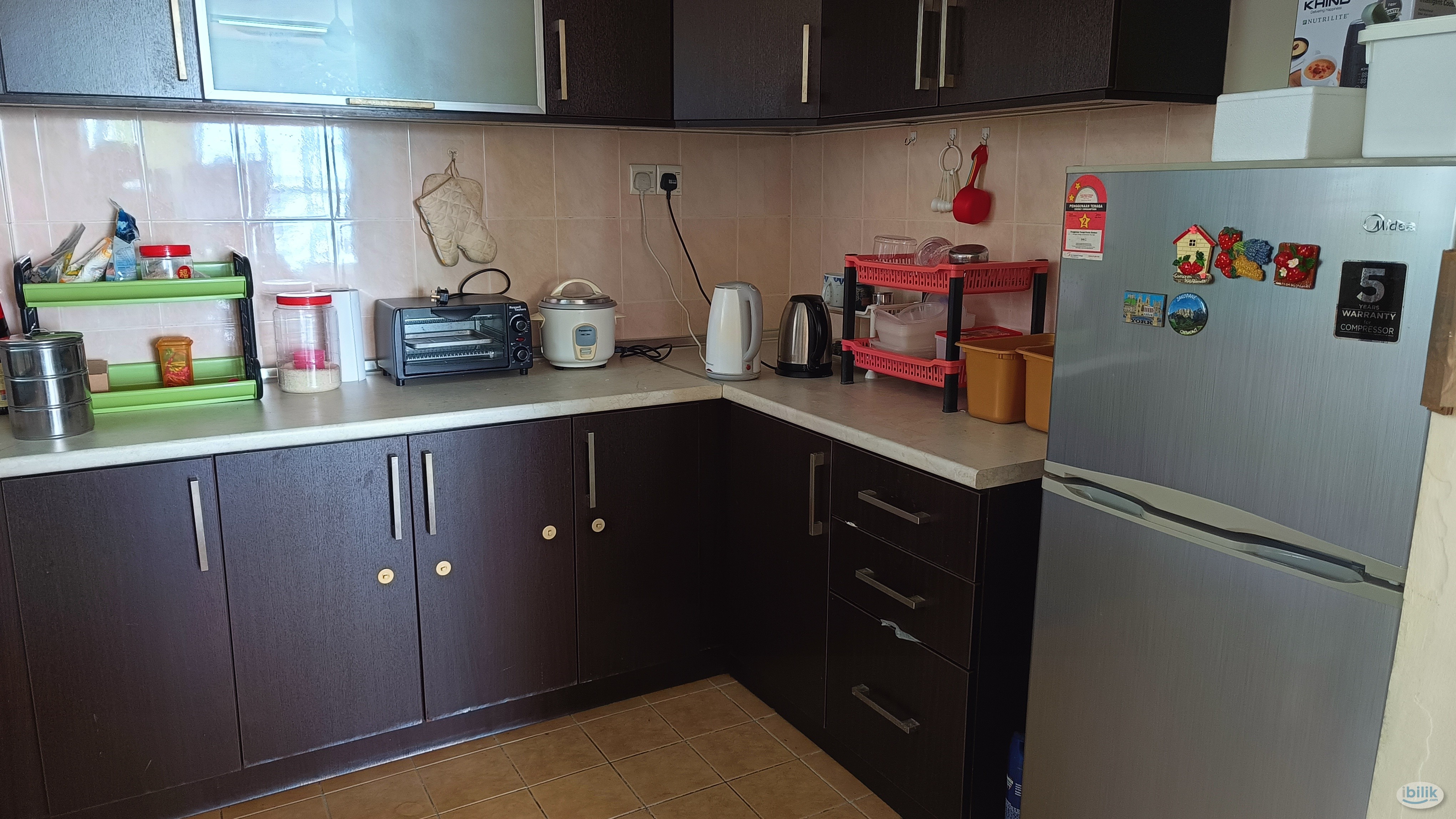 Master Room near UPM Serdang & MRT Station - Image 4