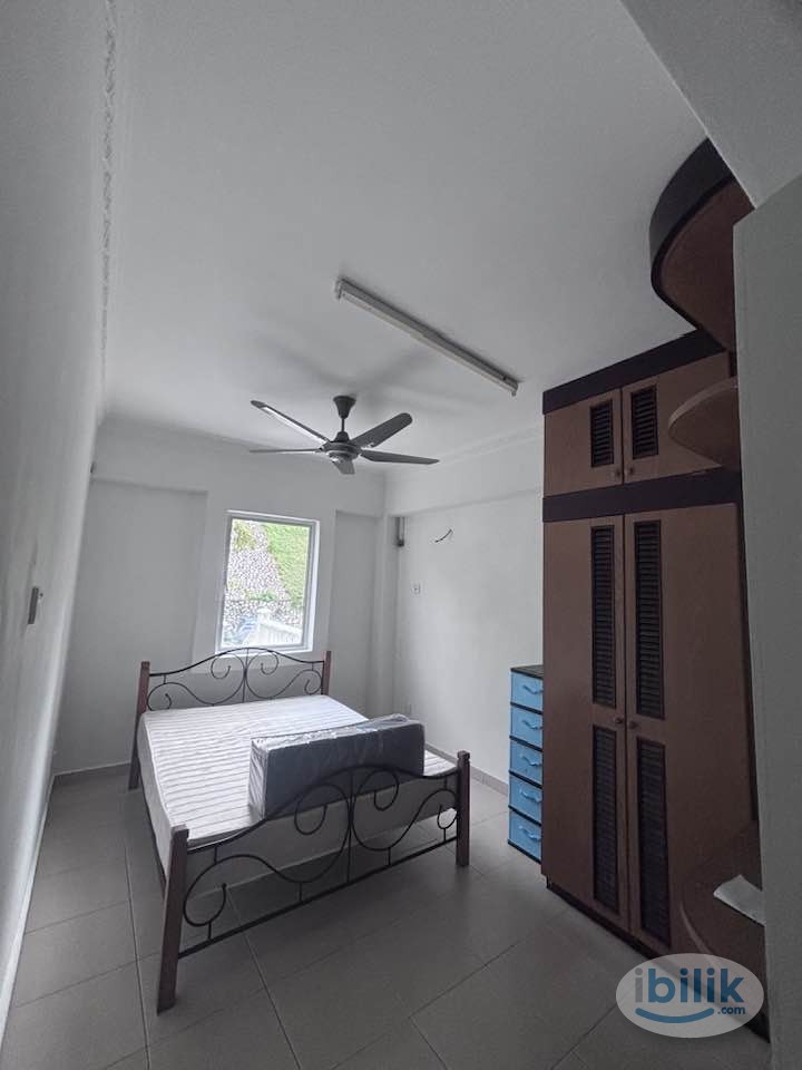 Middle Room at Pantai Dalam, Kuala Lumpur - Image 1