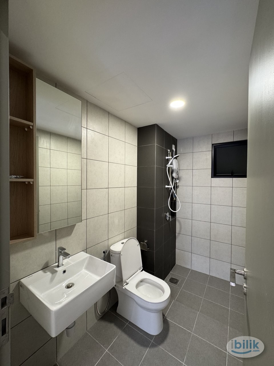 (No Partition) Master Room MRT Bus to MRT Mutiara Damansara, PJ Trade Centre, 1 Utama, KPMG, - Image 5