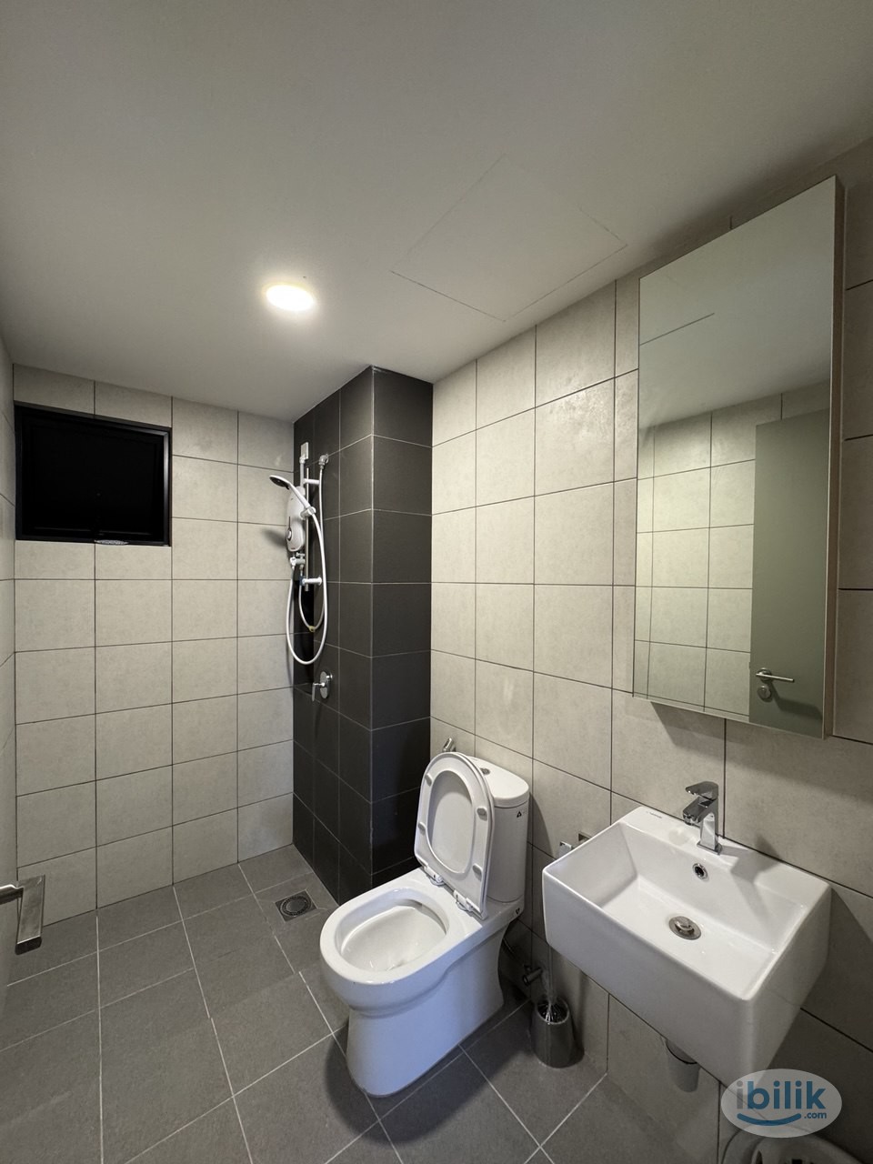 (No Partition) Middle Room MRT Bus to MRT Mutiara Damansara, PJ Trade Centre, 1 Utama, KPMG, - Image 5