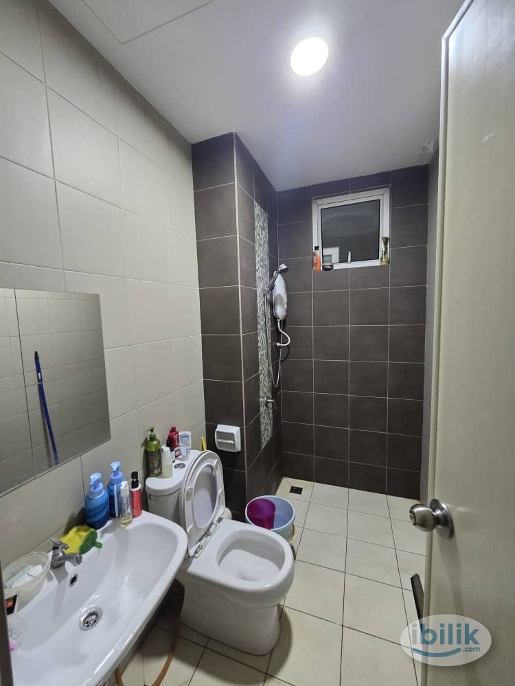 ✅Enjoy Middle Room with BALCONY at Bayan Lepas, Penang - Image 3