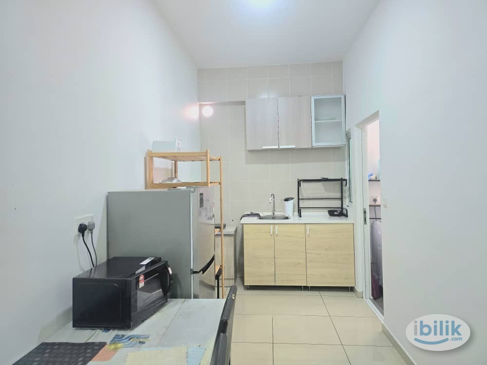 ✅Enjoy Middle Room with BALCONY at Bayan Lepas, Penang - Image 4
