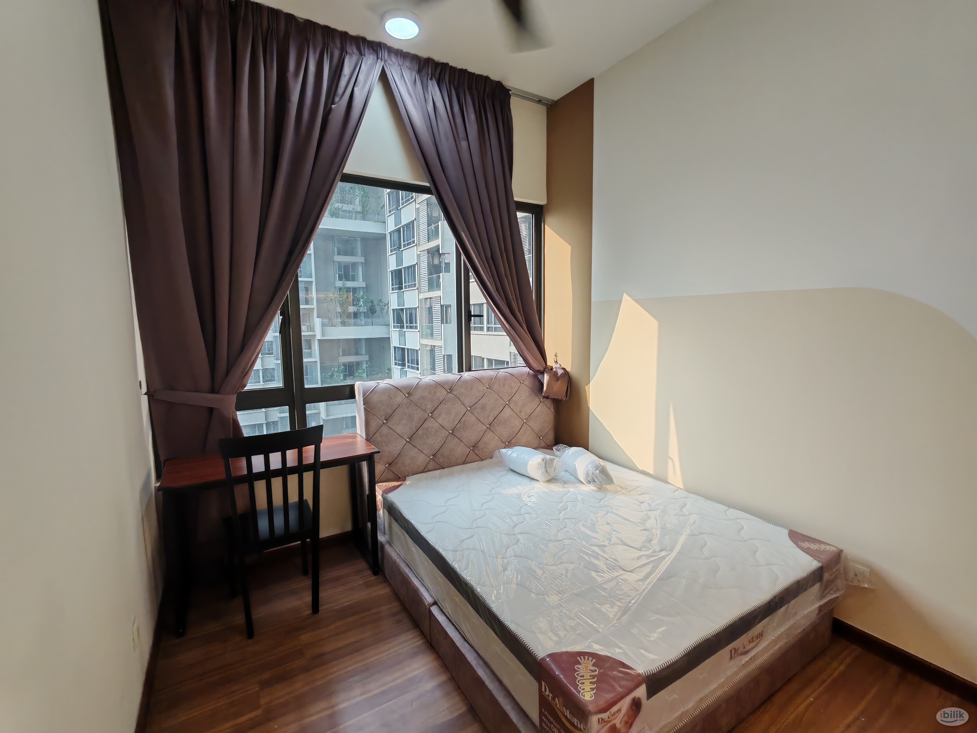 🏠Queen Bedroom Room  at Petalz Residence🏠-Free WiFi 🌐🚄Walking to KTM🚄Free Electric Comon area,Free Water,Cleaning Free - Image 1