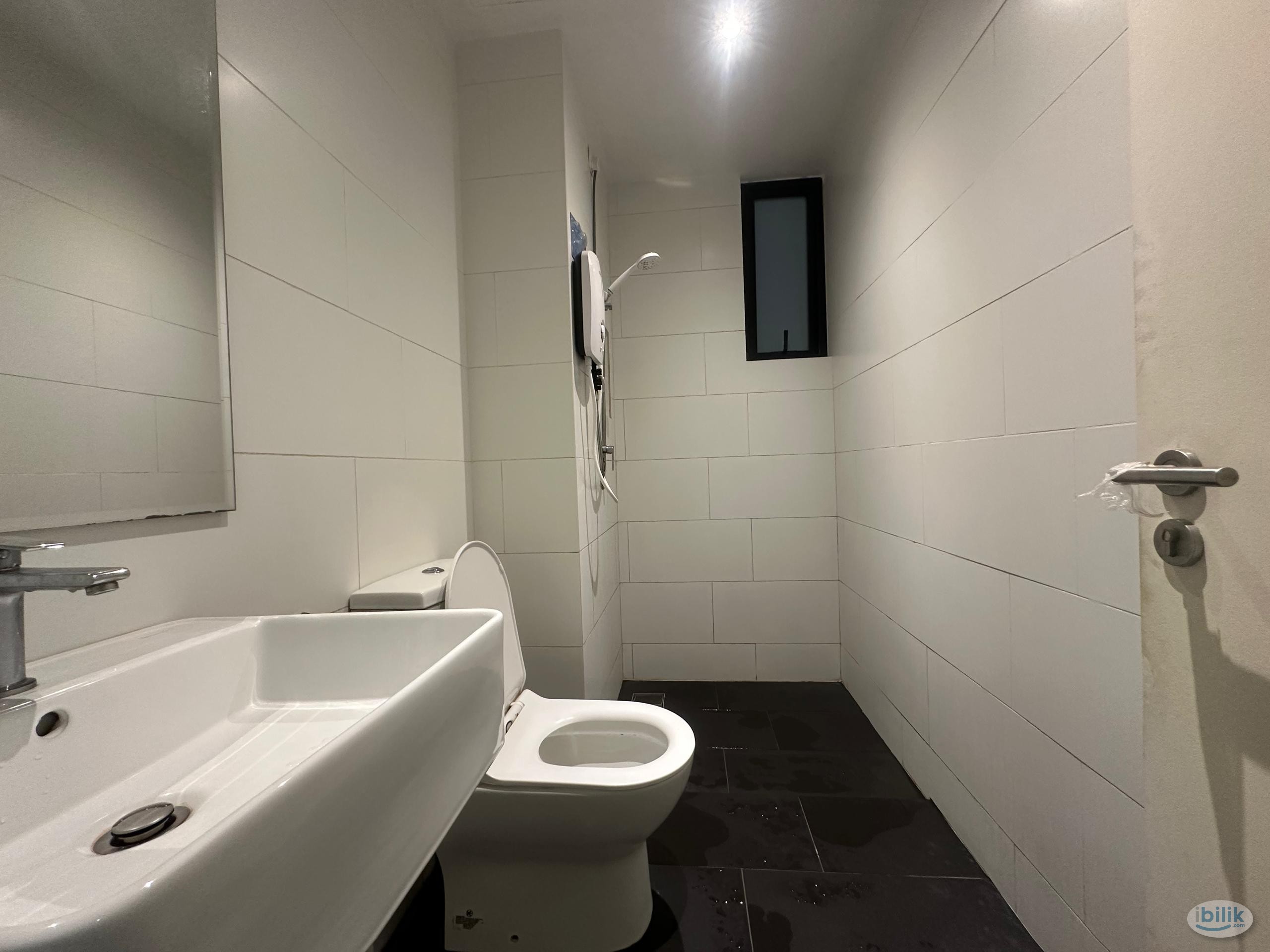Middle Room at SQWhere, Sungai Buloh - Image 3