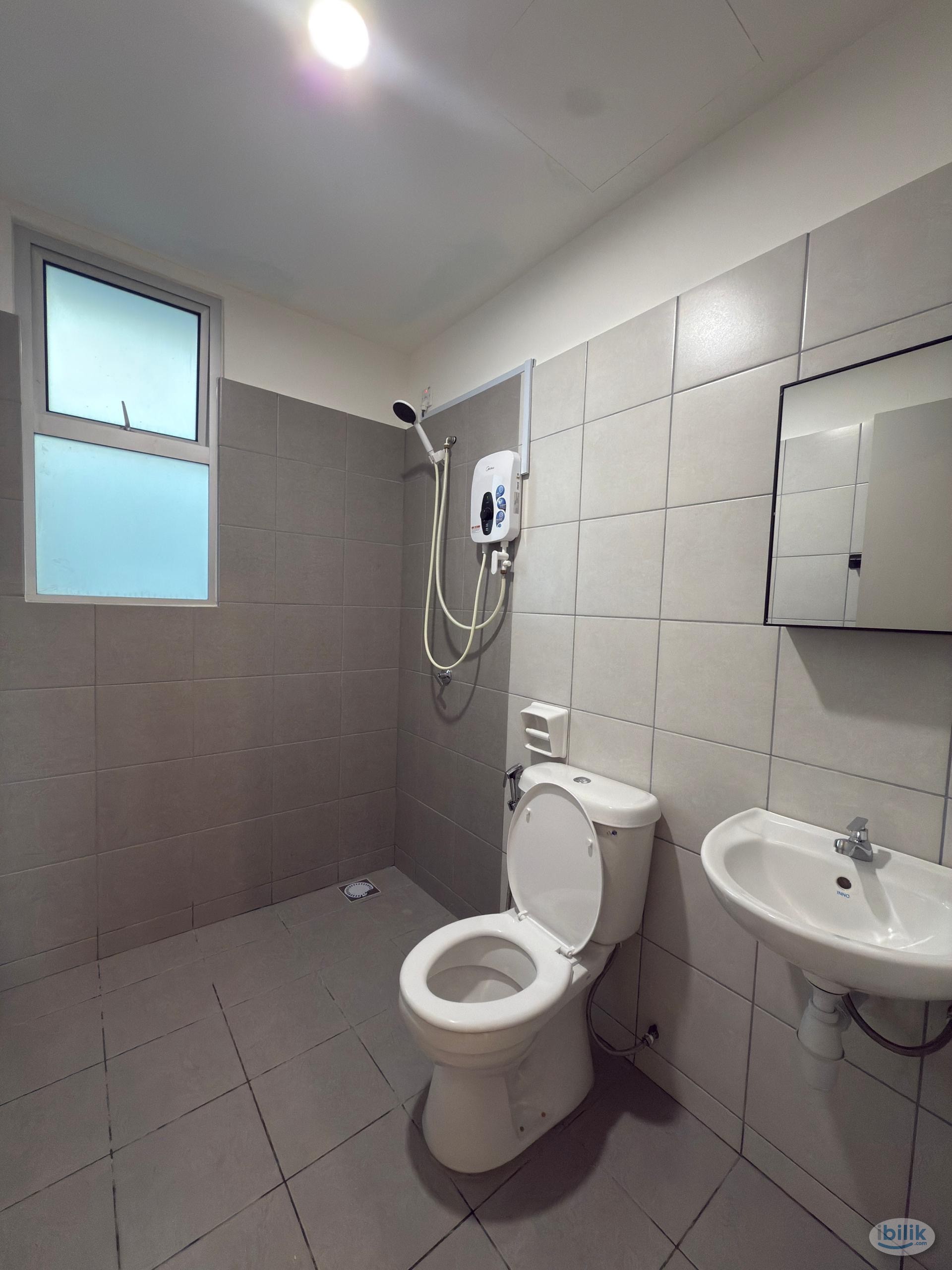 Middle Room at Nikka City Sentral Residence, Bandar Sri Permaisuri - Image 2