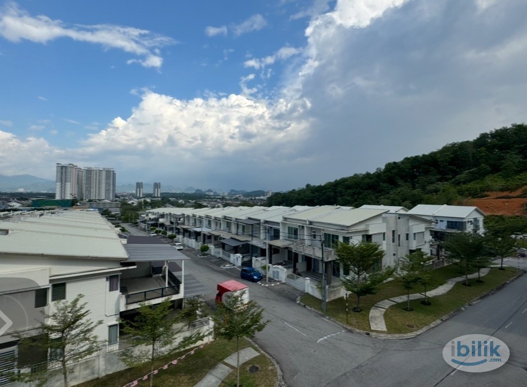 Female room for rent in ipoh - Image 1